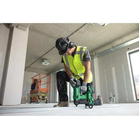 18 V bezszczotkowa gwoździarka do betonu do ścianek lekkich z gwoździami do 40 mm